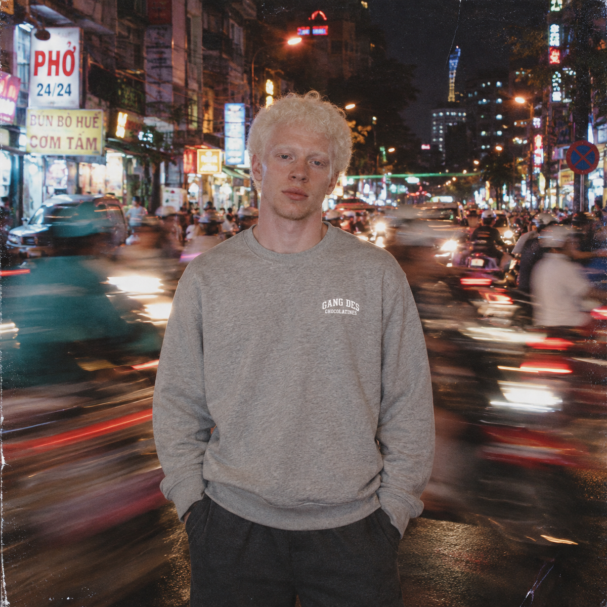 Pull gris « Tradition » – Le Gang des Chocolatines, vue 2