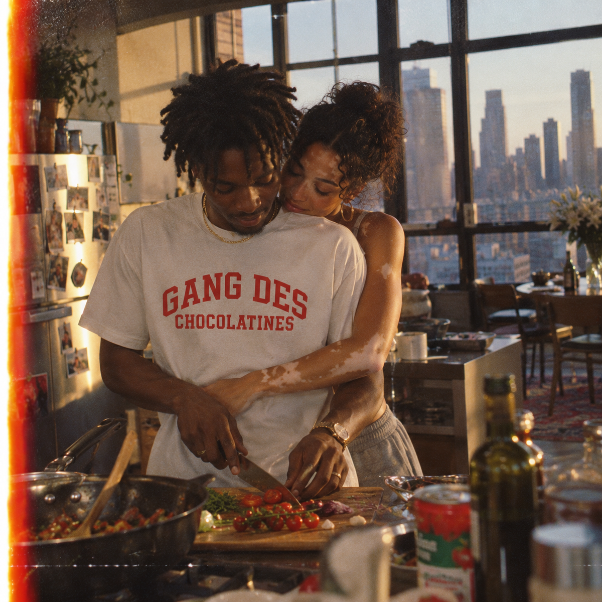 T-shirt adulte blanc « Tradition » impression rouge – Le Gang des Chocolatines, vue 2