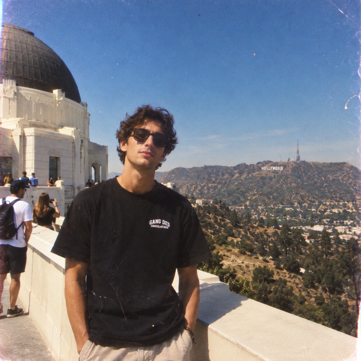 T-shirt noir « Colombe de la paix » – Le Gang des Chocolatines, vue 2